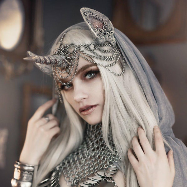 Diadema de fantasía con cuerno y orejas de unicornio estrellado