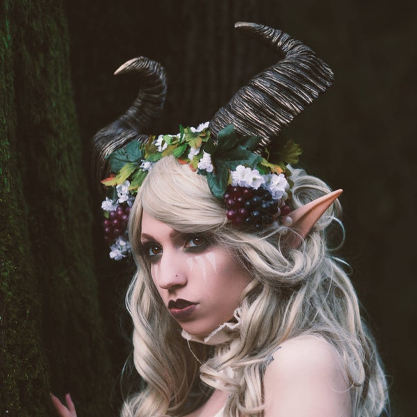 headpiece with grapes