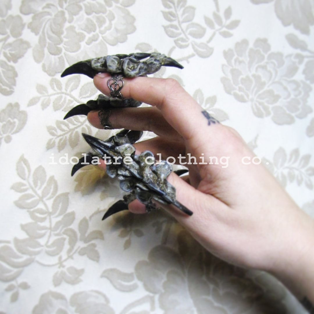 Ornate Gothic Witch Queen Vertebrae Crown and a Full Set of Vertebrae Claw Rings Witch Queen Vertebrae Fantasy Claw Rings — idolatrē main image 4