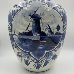 Voluminös 21 cm vintage Delftvas från Holland, blomvas, blå och vit