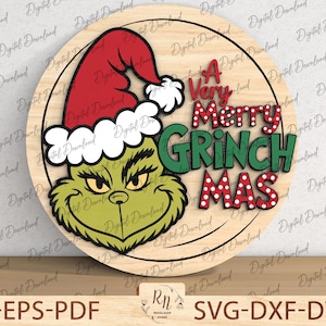 Peut inclure: Un panneau rond en bois avec le Grinch portant un bonnet de Père Noël rouge. Le panneau affiche le texte "A Very Merry Grinch Mas" en rouge et vert. Le visage du Grinch est vert avec des yeux jaunes. Décoration de Noël.