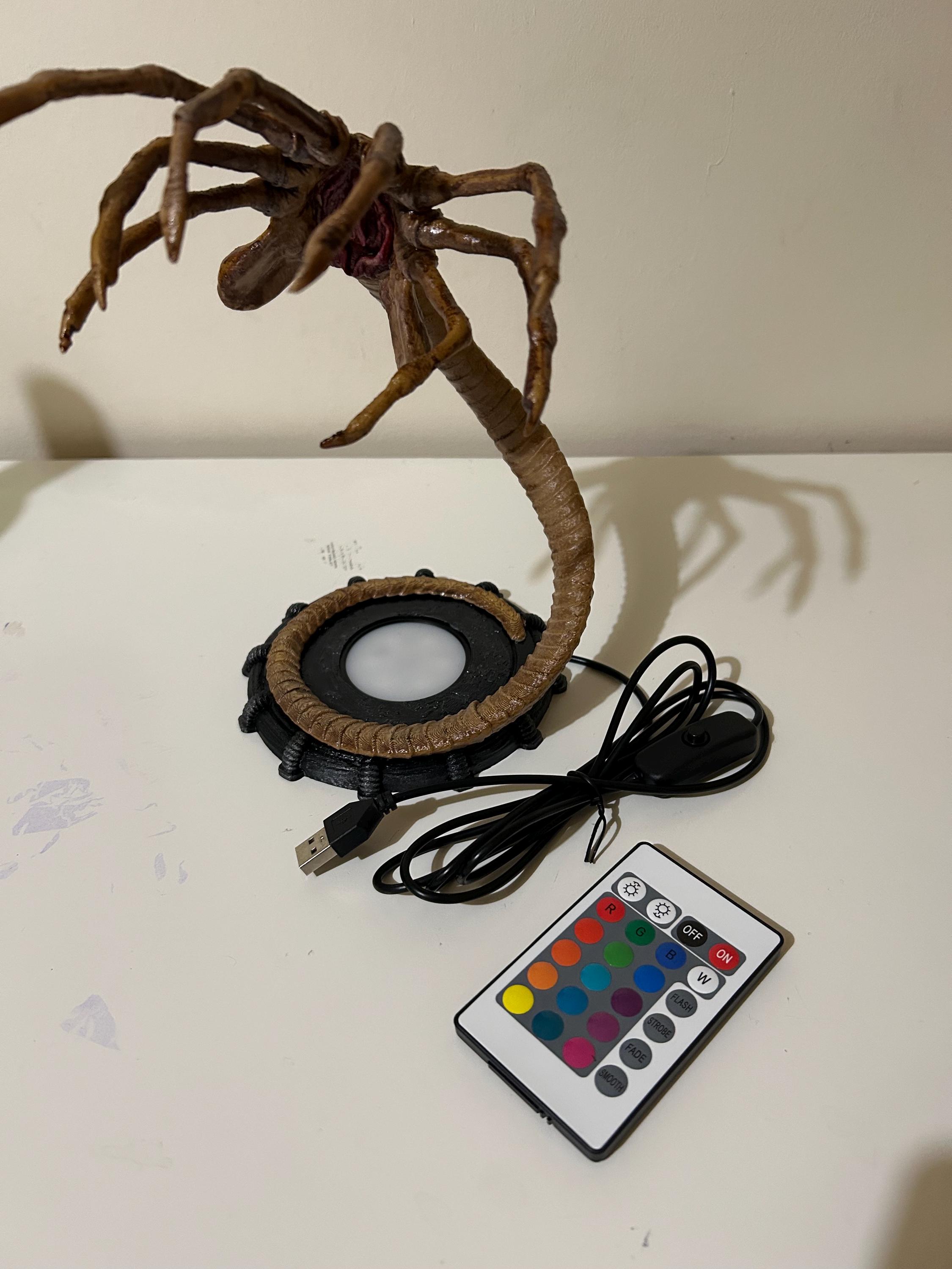 Alien Facehugger Lamp/nightlight USB LED Remote Control 16 Colour