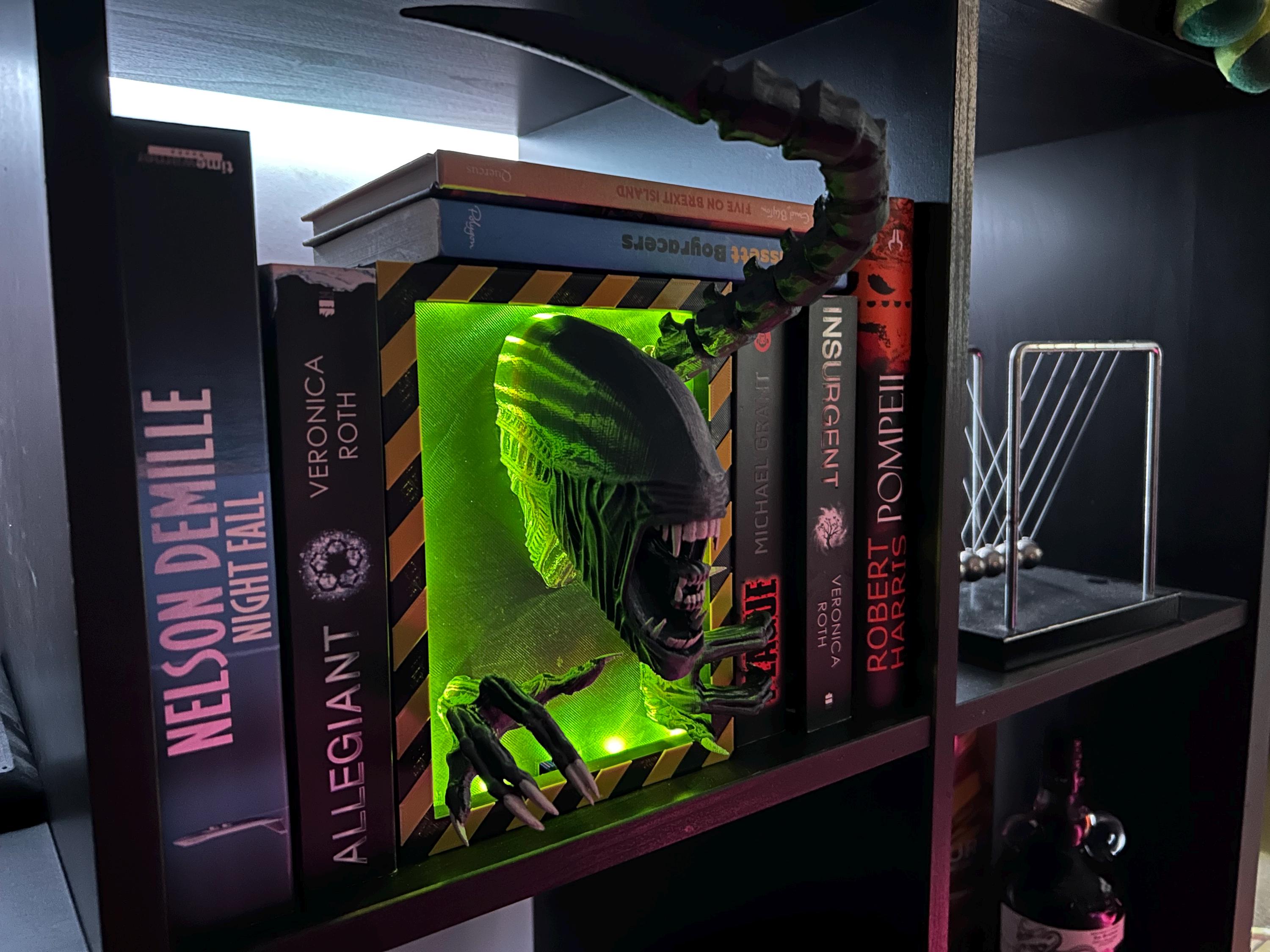 エイリアン ゼノモーフ ブック ヌーク LED リモコン 16色 - Etsy 日本