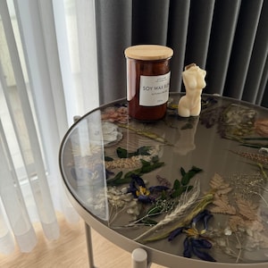 Epoxy Resin Table with Dried Flowers Round coffee table, LED, flower design, epoxy resin table, artwork, river table, color pistachio