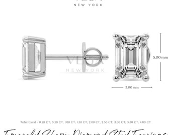 Pendientes de botón con diamantes sintéticos talla esmeralda, oro bicolor, engaste de cuatro puntas.