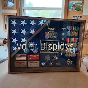 Shadowbox (un drapeau), Affichage de drapeau, Shadow Box militaire, Armée de l'air, Armée de l'air, Armée de terre, Garde-côtes, Marine, Corps des marines, Caisse de retraite, Boîte à drapeaux