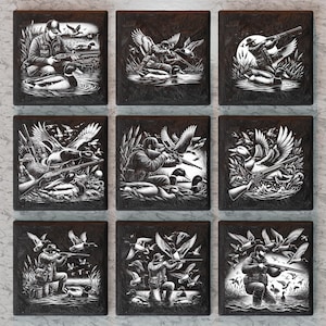 Könnte beinhalten: Neun Schwarzweißillustrationen von Entenjägern in verschiedenen Posen, mit Enten, die über ihnen und im Wasser fliegen. Die Illustrationen sind im Vintage-Stil gehalten und eignen sich perfekt für eine jagdlich gestaltete Inneneinrichtung.