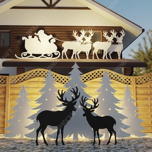 Peut inclure: Un ensemble de trois sapins de Noël blancs en silhouette avec des rennes noirs en silhouette debout devant eux. Les sapins sont décorés d'étoiles blanches. Les rennes se font face. Les sapins sont sur une clôture en bois.