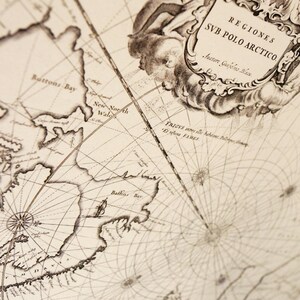 Polo Norte - Impresión de mapa antiguo Papel de bambú ecológico Auroras boreales Hecho en Canadá Oso polar Nieve Hielo Aventura en el norte Gran blanco Iceberg del norte