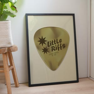 Poster con plettro per chitarra Little Riffs, stampa artistica con vortici dorati, decorazione murale musicale, arredamento per la casa con stelle, design di band rock, arte murale alla moda, arredamento elegante
