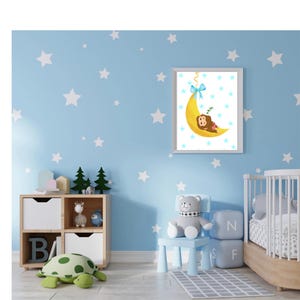 Decoración de pared imprimible para habitación infantil: Mono durmiendo en la luna, estrellas azules, tamaño A4, descarga instantánea, decoración para habitación de bebé niño.
