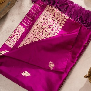 Pure Rani Pink Banarasi Katan Silk Dupatta with Paisley Zari Weave & Floral Kadwa Border | Silk Mark Certified