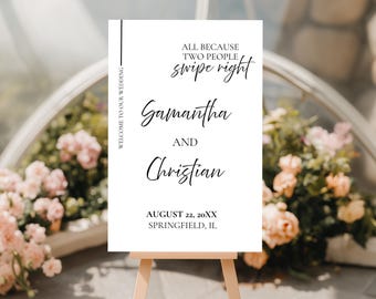 Könnte beinhalten: Ein weißes Hochzeitsschild auf einer Holzstaffelei mit dem Text "All because two people swipe right" und den Namen Samantha und Christian. Datum und Ort sind ebenfalls angegeben. Das Schild ist von Blumen umgeben.