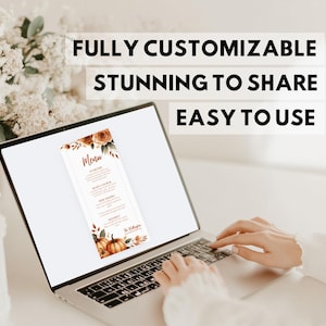 K&ouml;nnte beinhalten: Ein Laptop zeigt ein Men&uuml;design mit herbstlichen Elementen. Das Men&uuml; enth&auml;lt florale Akzente, K&uuml;rbisse und das Wort "Men&uuml;" oben. Der Text auf dem Bildschirm lautet "FULLY CUSTOMIZABLE, STUNNING TO SHARE, EASY TO USE."