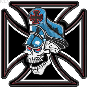 Op de afbeelding: Geborduurde schedel met een blauw-witte hoed met een rood kruis embleem, tegen een zwart-wit kruisontwerp. De schedel heeft rode ogen en een gedetailleerde, open mond. Het ontwerp is rood omlijnd.