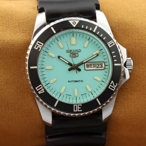 Vintage gerenoveerd Seiko 5 turquoise werkend herenpolshorloge, 40 mm