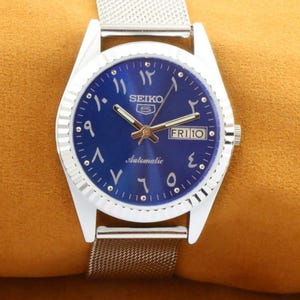 Vintage Seiko 5 automatic blue arabic  dial men&#39;s all-steel working wrist watch 35mm.