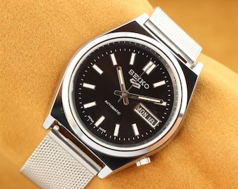 Reloj de pulsera automático Seiko 5 vintage para hombre, esfera negra, excelente estado de funcionamiento, 37,5 mm, artículo de colección