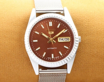 Vintage Seiko 5 automatic retro brown dial iconic men's working wrist watch 35mm..1980s
