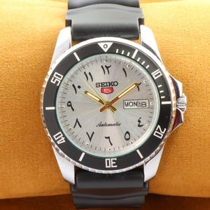 Vintage refurbished Seiko 5 silver arabic dial men&#39;s working wrist watch 40mm..