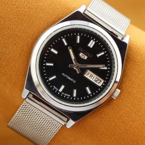 Vintage refurbished Seiko 5 black excellent dial men's working wrist watch 37.5mm..stainless steel image 1