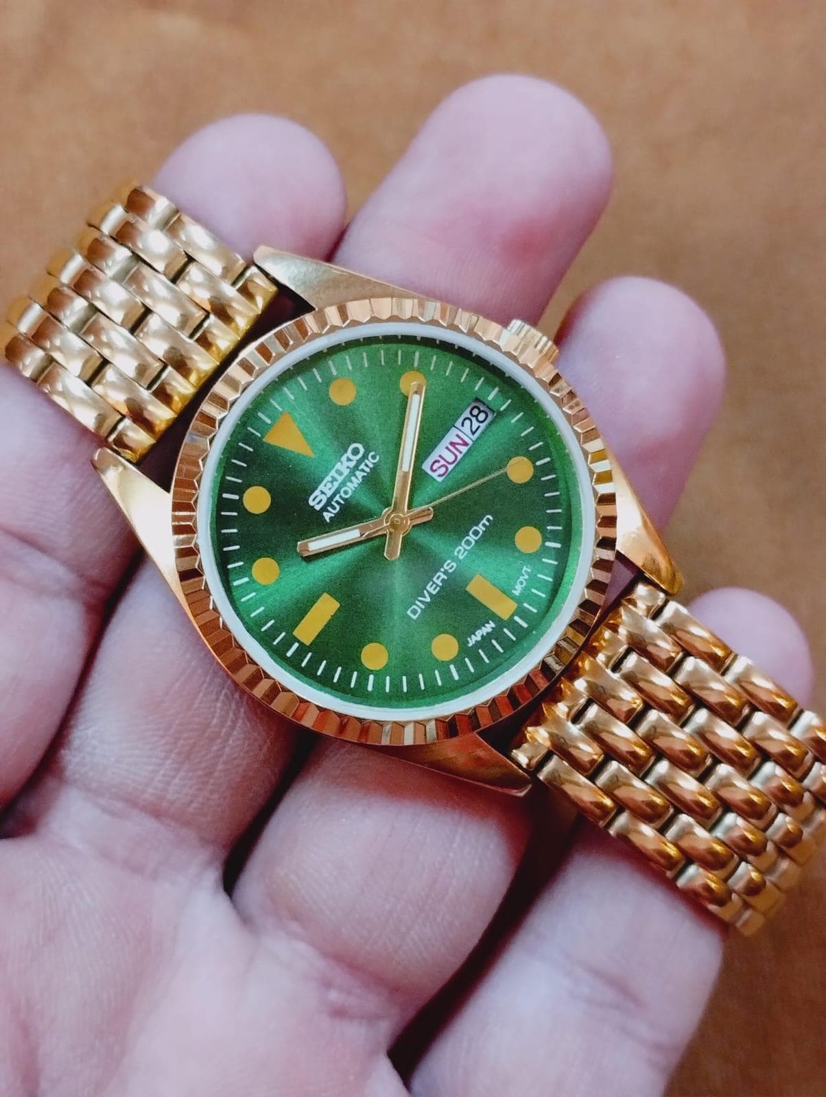 Vintage Automatic Seiko 5 Green Dial Golden Men's Working Wrist