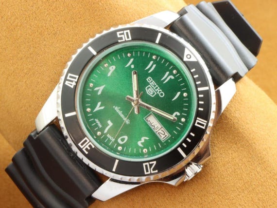 よ*ー様 レアカラー SEIKO 5 自動巻き 腕時計 メンズ グリーン文字盤 ヴィンテージ風に修復されたセイコー5、グリーンアラビア数字文字盤の