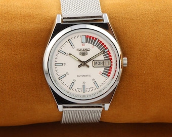 Vintage refurbished Seiko 5  white racer dial men's working wrist watch 37.5mm