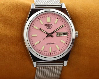 Vintage refurbished Seiko 5 pink dial men's working wrist watch 37.5mm.
