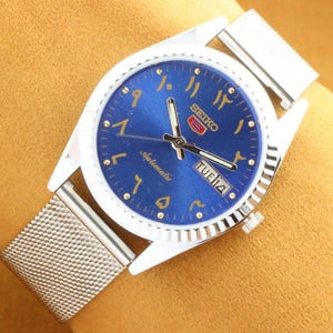 Vintage refurbished Seiko 5 blue arabic dial men&#39;s working wrist watch 35mm..