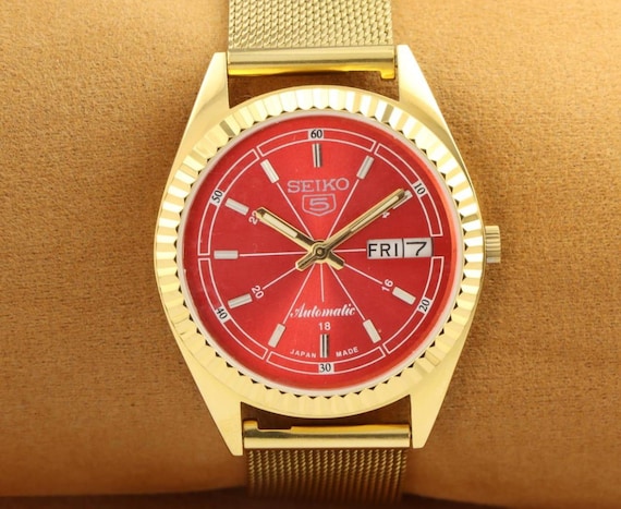 what is the science behind the gold and white dress Seiko Men's 'Dress' Yellow Goldtone Stainless Steel Japanese Quartz Wa |  Romance Jewellers