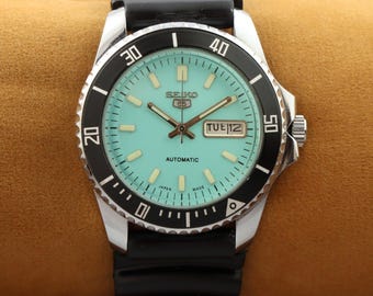 Vintage refurbished Seiko 5 turquoise dial men's working wrist watch 40mm