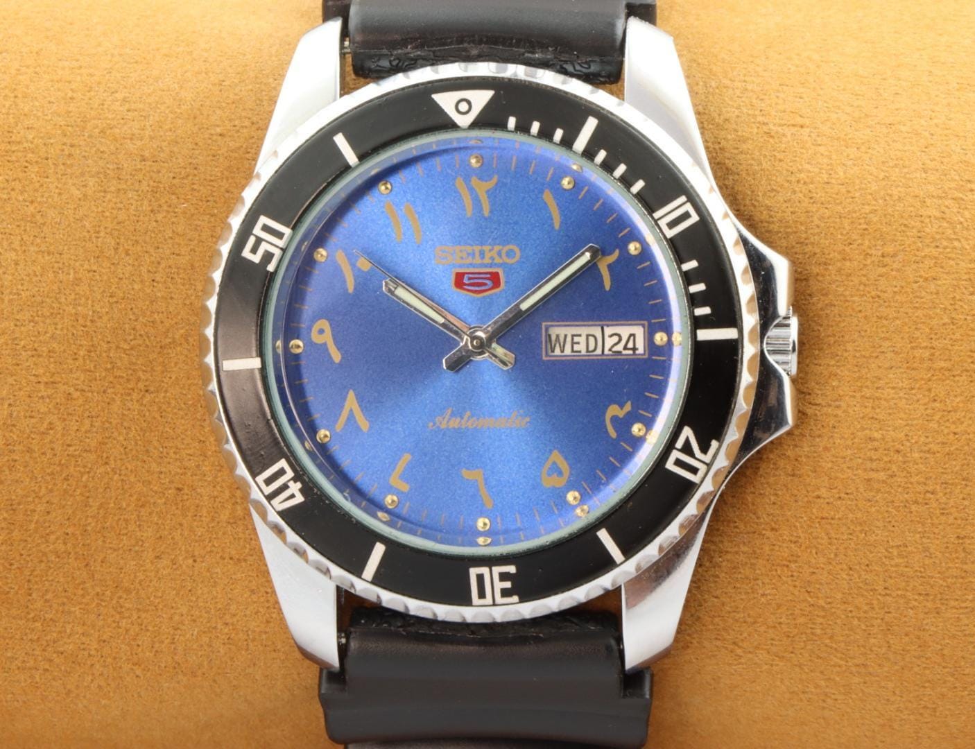 中古の再生品、セイコー 5 ブルー アラビア文字盤 男性用腕時計 40 mm