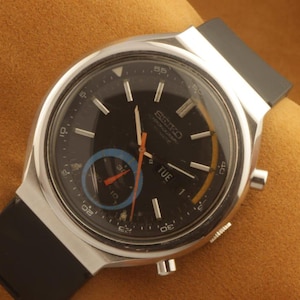 Original Seiko chronograph 6139-7060 automatic wrist watch black dial serviced recently NO47..rare collectible mens collection