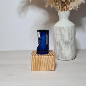 Deo-Ständer aus Holz Personalisierbar mit Lasergravur. 100 Prozent handgemacht. Halter für Deo,  eckiger Sockel für Deo mit Name, Nadelholz