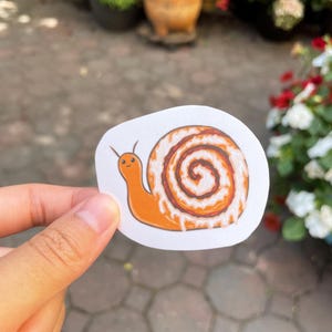 Caracol de bolo de canela adesivo de vinil | Animais Alimentares | Caracol fofo