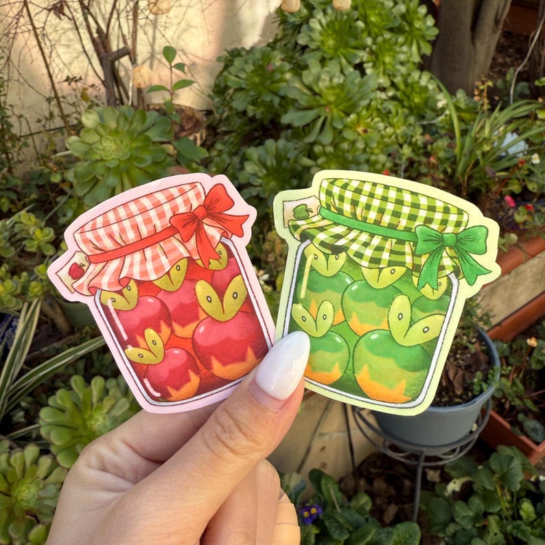 Applin Jam Pokémon vinylsticker | Pokémon sticker | Holografisch | Oddish | Pokémon snacks afbeelding 1