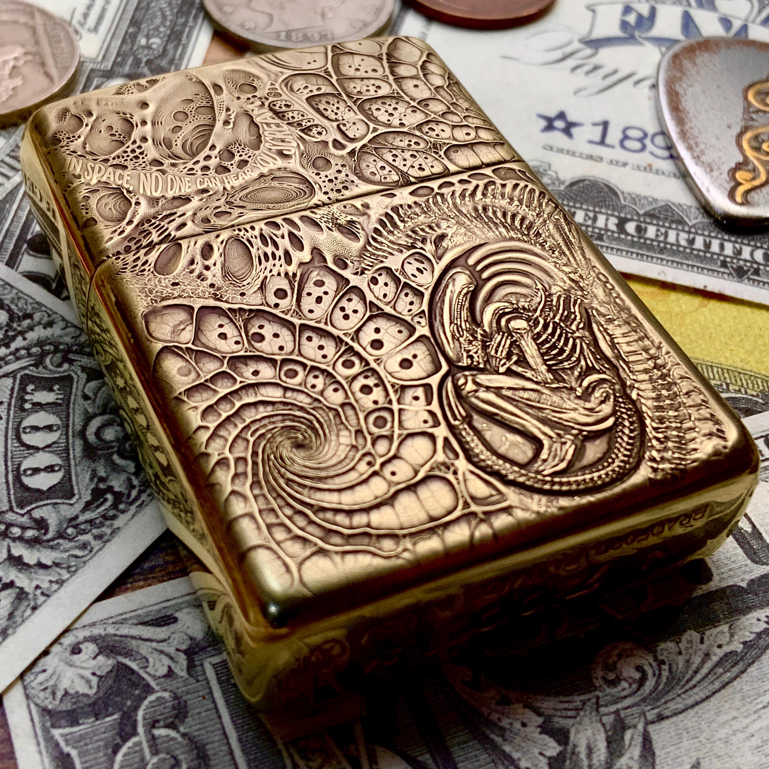 Zippo “alien” (1979) Themed Engraved Brass Armor Lighter H.R.