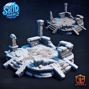 Könnte beinhalten: Zwei Miniaturstrukturen aus Stein, möglicherweise für ein Tabletop-Spiel, sind abgebildet. Eine ist eine Plattform mit Treppen und Säulen, die andere ist eine ähnliche Plattform, die mit Schnee bedeckt ist. Das Bild enthält den Text "Rock Solid Adventures 2" und ein Logo.