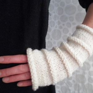KNITTING PATTERN/OSLO Fingerless Gloves Easy Knit Glove/ Simple Straight Knit Glove Pattern 3 sizes 3 lengths Womans Girls Fingerless Gloves
