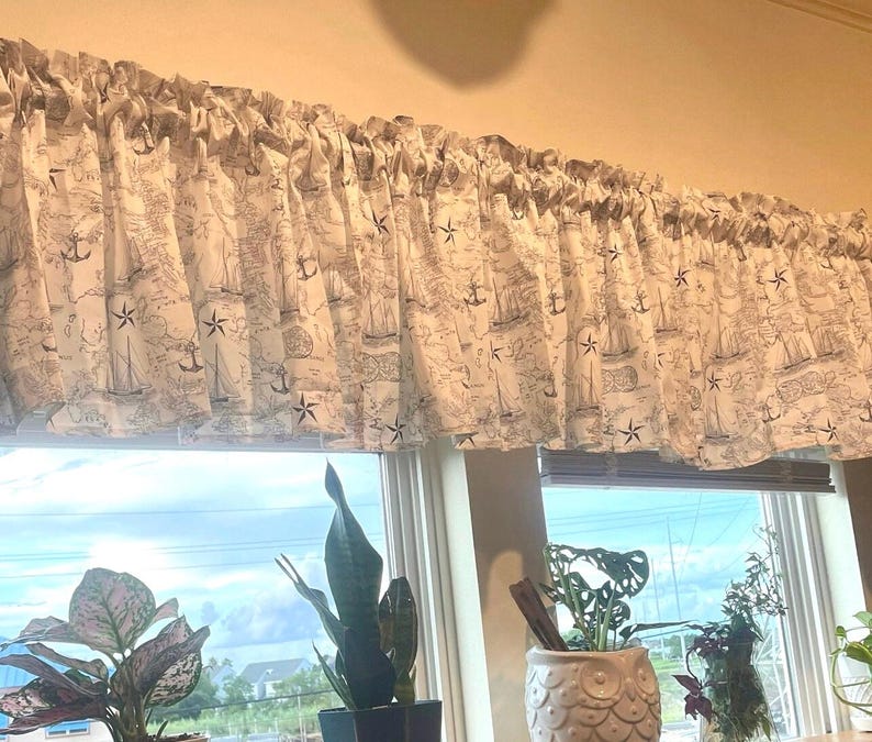 Nautical Map Valance: Vintage Map decor with Navy Etching (43"W x 14”L) imagem 8