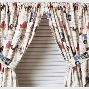 Farmhouse Lover Curtains: Pigs, Cows, Chickens, Tractor Print with Tiebacks bild 1