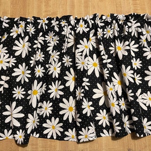 Spring Daisy Valance: Black & White Floral Window Curtain (43”W x14&quot;L)