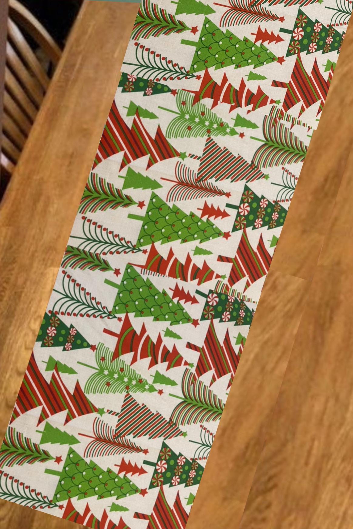 Christmas Table Runner: Dresser Scarf (14