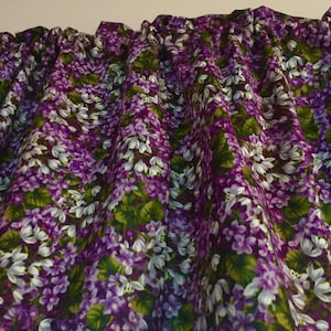 Floral Lilac Garden Valance: Elegant Purple Flower Window Treatment (43Wx14L)