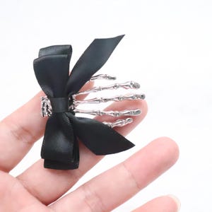 Halloween Skeleton Hands Hair Clips, Halloween Cosplay Props, Silver skull Bracelet With Black Bow, Metal Hair accessories, Creepy Hair Clip