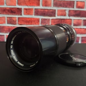 Canon 100-200mm f/5.6  S.C. Telephoto Lens -- FD mount with case