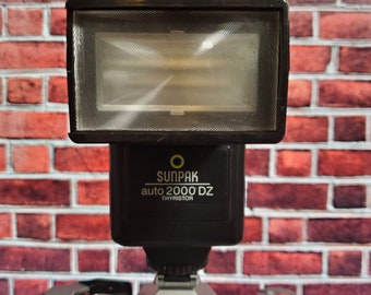 Sunpak Auto 2000 DZ Thyristor Hot Shoe Flash