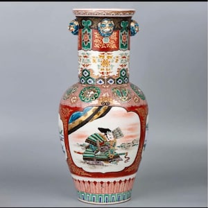 antique Japanese Imari  big porcelain vase Meiji daynsty in good condition with red mark in the bottom