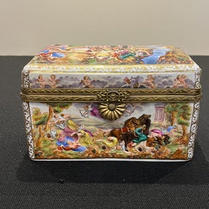 Antique  capodimonte Italian porcelain box in good condition